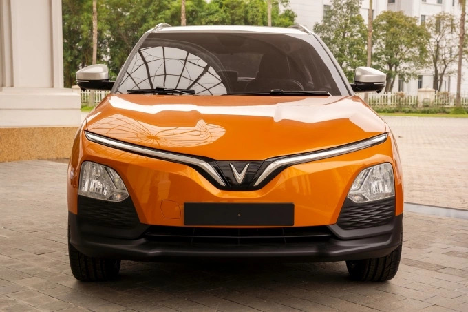 Đầu xe tại đại lý Toyota Vinh