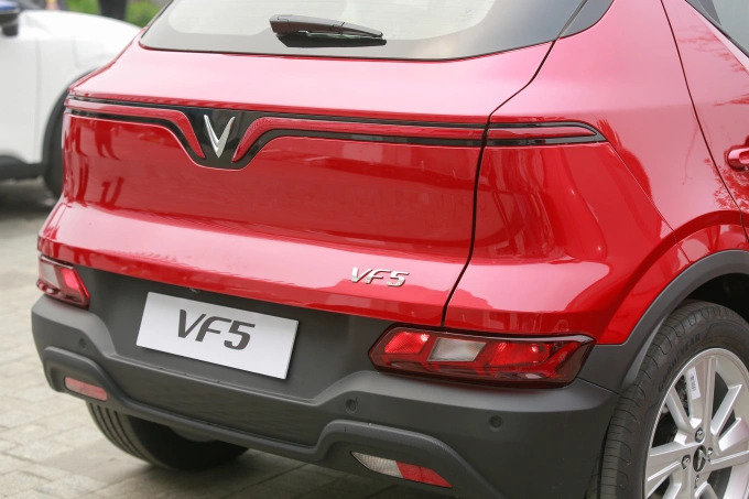 Đuôi xe tại đại lý Toyota Vinh