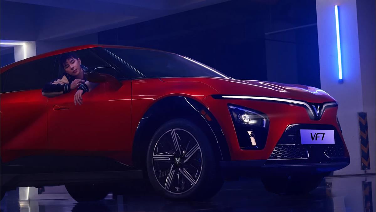 Gương chiếu hậu tại đại lý Toyota Vinh