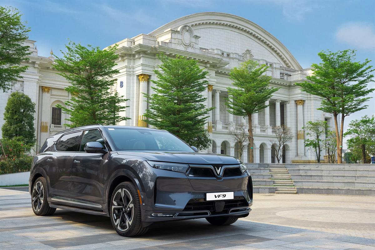 Mạnh mẽ, bề thế Nâng tầm thời thượng tại đại lý Toyota Vinh