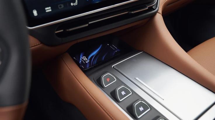 Nút chuyển số trực quan tại đại lý Toyota Vinh