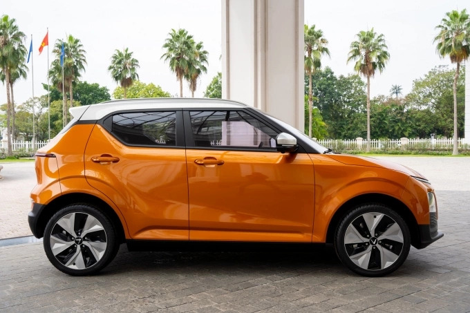 Thân xe tại đại lý Toyota Vinh