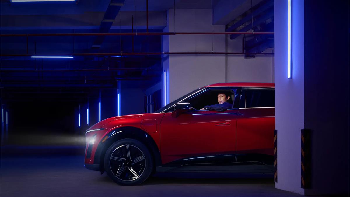 Triết lý thiết kế “Vũ Trụ Phi Đối Xứng“ tại đại lý Toyota Vinh