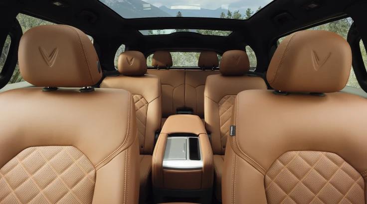 Tuỳ chọn trần kính toàn cảnh tại đại lý Toyota Vinh