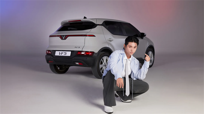 Xe màu Zenith Grey